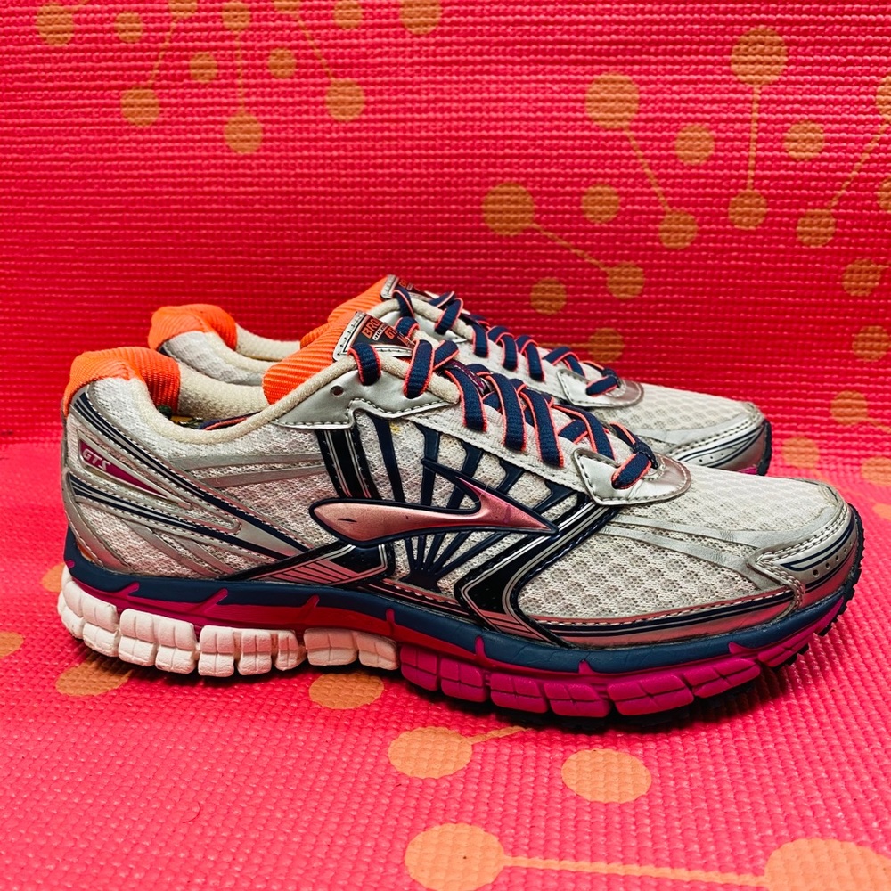 Brooks Adrenaline Women’s Athetic Running Sz 6.5